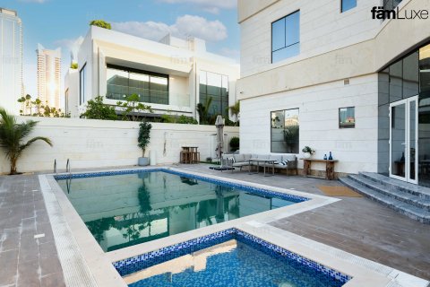 Villa en venta en Al Wasl, Dubai, EAU 5 dormitorios, 994.2 m2 № 597938 - foto 3