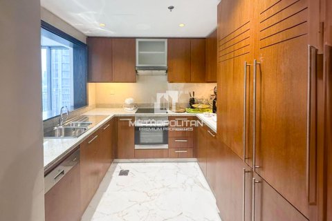 Купить квартиру в Даунтаун Дубай (Даунтаун Бурдж Дубай), ОАЭ 2 спальни, 122м2, № 664229 - фото 2