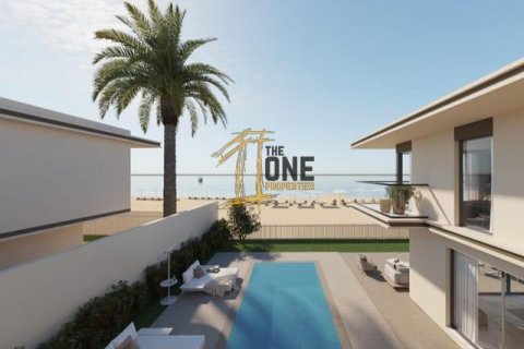 Villa in Al Hamra Village, Ras Al Khaimah, UAE 5 bedrooms, 828.5 sq.m. № 578322 - photo 2