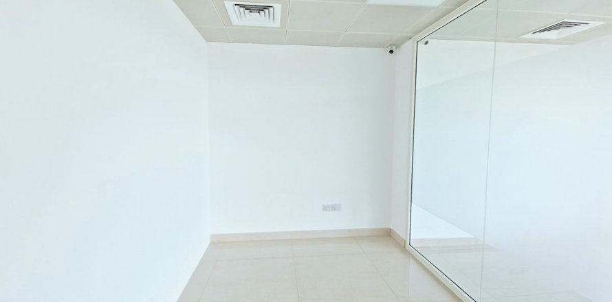 Oficina en Dubai, EAU 102 m² № 702694