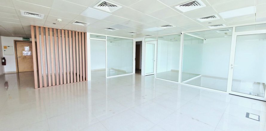Bureau à Dubai, EAU: 102 m2 № 702694