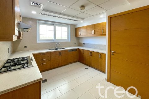 Villa in Jumeirah Park, Dubai, UAE 3 bedrooms, 284.56 sq.m. № 741145 - photo 6