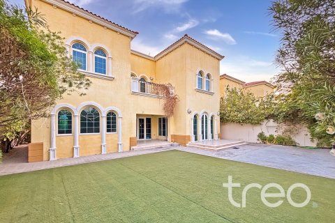 Villa in Jumeirah Park, Dubai, UAE 3 bedrooms, 284.56 sq.m. № 741145 - photo 2