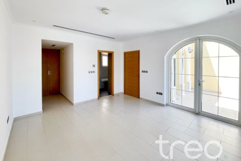Villa in Jumeirah Park, Dubai, UAE 3 bedrooms, 284.56 sq.m. № 741145 - photo 9
