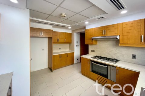 Villa in Jumeirah Park, Dubai, UAE 3 bedrooms, 284.56 sq.m. № 741145 - photo 5