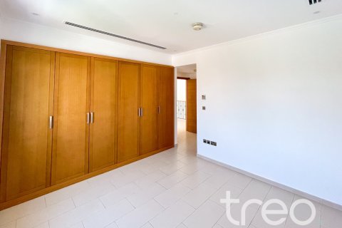 Villa in Jumeirah Park, Dubai, UAE 3 bedrooms, 284.56 sq.m. № 741145 - photo 13