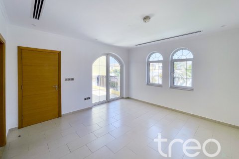 Villa in Jumeirah Park, Dubai, UAE 3 bedrooms, 284.56 sq.m. № 741145 - photo 8