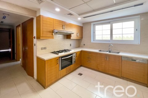 Villa in Jumeirah Park, Dubai, UAE 3 bedrooms, 284.56 sq.m. № 741145 - photo 7