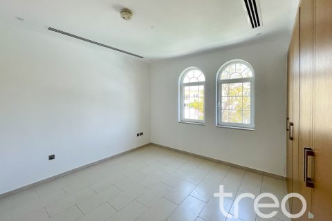 Villa in Jumeirah Park, Dubai, UAE 3 bedrooms, 284.56 sq.m. № 741145 - photo 15