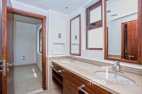 Arabian Ranches 2、Dubai、UAE にあるヴィラ販売中 4ベッドルーム、332 m2、No595524 - 写真 13