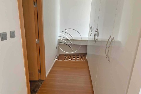 Apartment in AL RAHA BEACH TOWER in Al Raha Beach, Abu Dhabi, UAE 4 bedrooms, 227 sq.m. № 663081 - photo 6