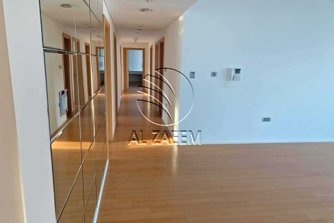 Apartment in AL RAHA BEACH TOWER in Al Raha Beach, Abu Dhabi, UAE 4 bedrooms, 227 sq.m. № 663081 - photo 5
