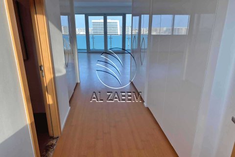 Apartment in AL RAHA BEACH TOWER in Al Raha Beach, Abu Dhabi, UAE 4 bedrooms, 227 sq.m. № 663081 - photo 7