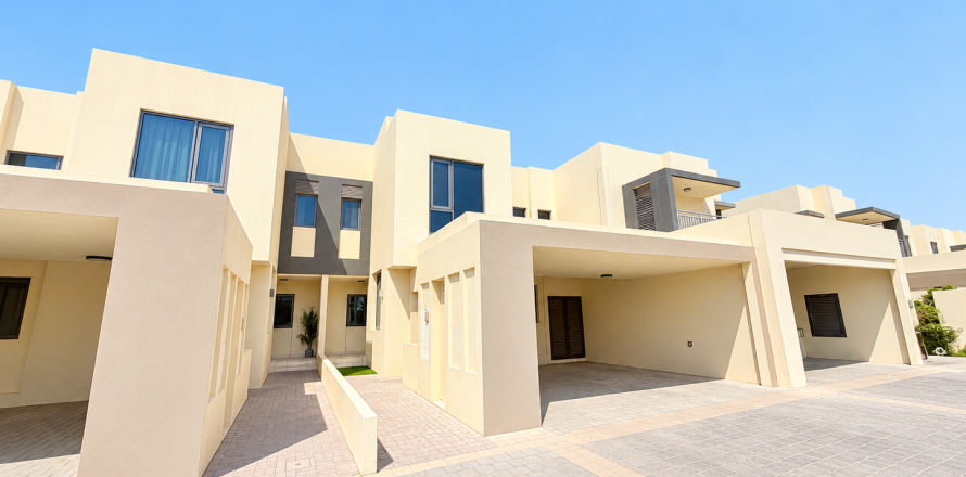 Villa asukohaga Dubai, AÜE: 4 magamistoaga, 202 m² Nr 766137