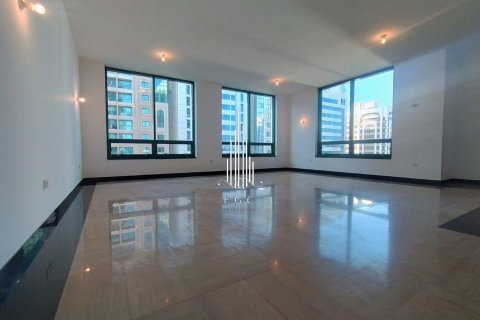 Apartament do wynajęcia w Hamdan Street, Abu Dhabi, ZEA 3 sypialnie, 213.7 mkw., nr 572856 - zdjęcie 4