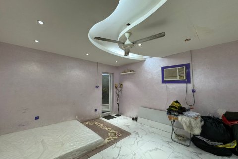 Vilë në Seih Al Harf, Ras Al Khaimah, Emiratet e Bashkuara Arabe 5 dhoma gjumi, 595 m2. № 735018 - Foto 8