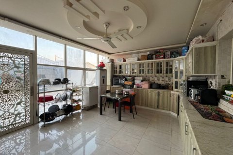 Vilë në Seih Al Harf, Ras Al Khaimah, Emiratet e Bashkuara Arabe 5 dhoma gjumi, 595 m2. № 735018 - Foto 13