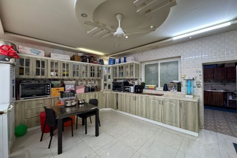 Vilë në Seih Al Harf, Ras Al Khaimah, Emiratet e Bashkuara Arabe 5 dhoma gjumi, 595 m2. № 735018 - Foto 12