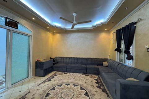 Vilë në Seih Al Harf, Ras Al Khaimah, Emiratet e Bashkuara Arabe 5 dhoma gjumi, 595 m2. № 735018 - Foto 7