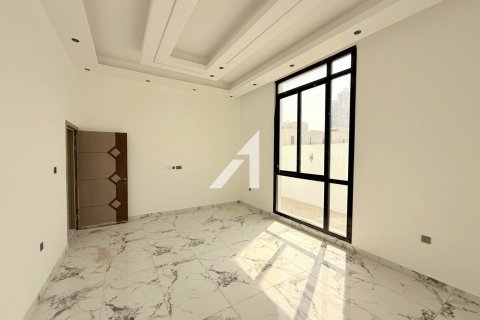Vilë në Al Barsha, Dubai, Emiratet e Bashkuara Arabe 4 dhoma gjumi, 929 m2. № 695580 - Foto 10