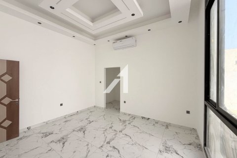 Vilë në Al Barsha, Dubai, Emiratet e Bashkuara Arabe 4 dhoma gjumi, 929 m2. № 695580 - Foto 9
