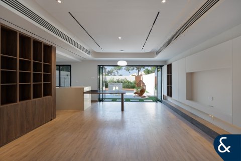 Vilë në The Springs, Dubai, Emiratet e Bashkuara Arabe 3 dhoma gjumi, 255 m2. № 667276 - Foto 3