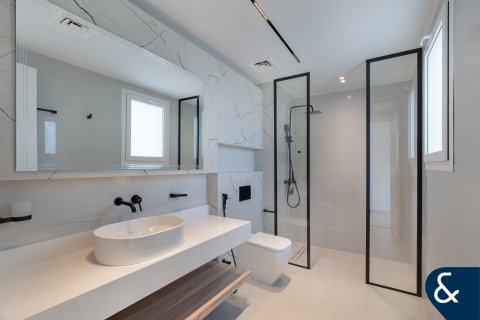 Vilë në The Springs, Dubai, Emiratet e Bashkuara Arabe 3 dhoma gjumi, 255 m2. № 667276 - Foto 14