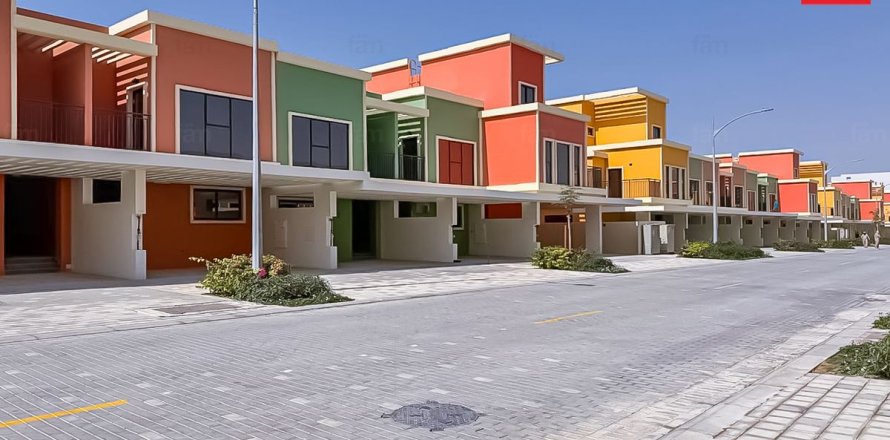 خانه شهری در Dubai ، امارات متحده عربی 4 خوابه ، 144 متر مربع.  شماره 716080