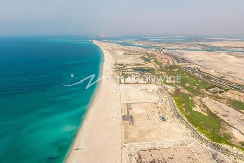 Land in Abu Dhabi, UAE 1002 sq.m. № 647144 - photo 1