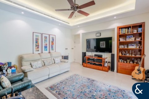 Meadows, Dubai, UAE의 판매용 빌라 침실 4개, 381제곱미터 번호 667614 - 사진 9