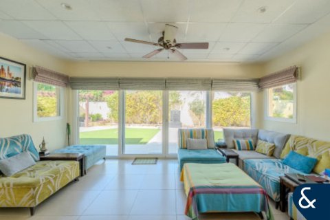 Meadows, Dubai, UAE의 판매용 빌라 침실 4개, 381제곱미터 번호 667614 - 사진 11