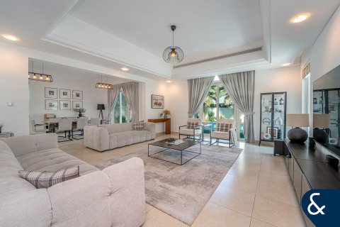 Villa till försäljning i Dubai Sports City, Dubai, UAE 5 sovrum, 446 kvm Nr. 670813 - fotografi 3