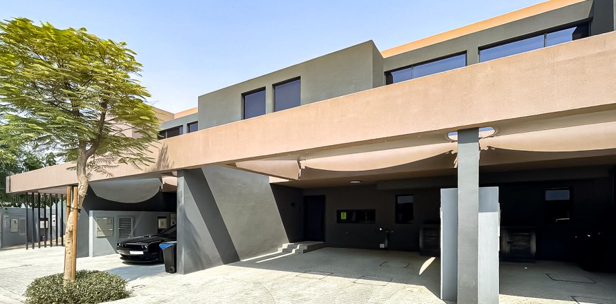 טאונהאוס ב Tilal City, Sharjah, איחוד האמירויות 2 חדרי שינה, 175.12 מ"ר מספר 749341