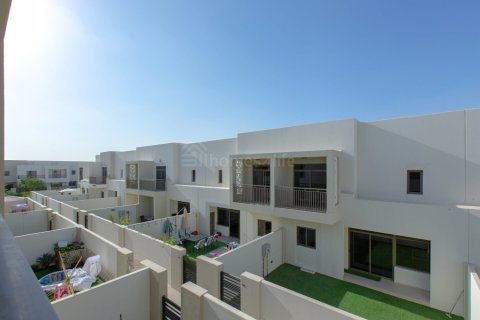 Rumah bandar di Town Square, Dubai, UAE 3 bilik tidur, 188 meter persegi № 707925 - foto 1
