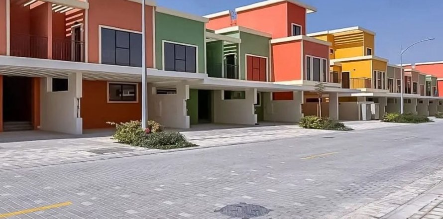 Townhouse in Dubai, UAE 4 bedrooms, 144 sq.m. № 738646