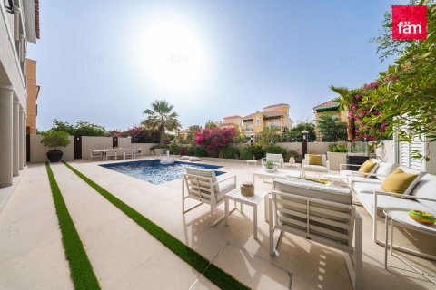 Vila di Dubai, UEA 5 kamar tidur, 560.8 m2 nomor 713216 - foto 2