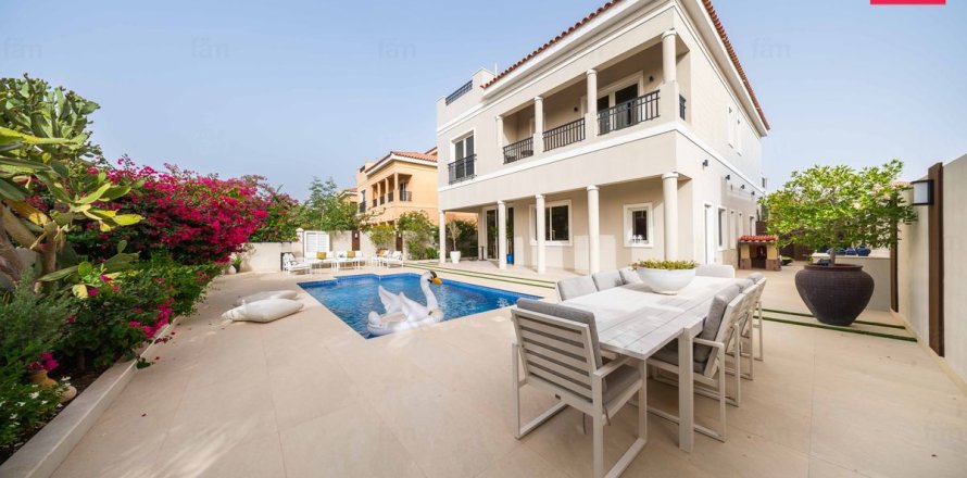 Villa in Dubai, VAE 5 slaapkamers, 560.8 vr.m. nr 713216