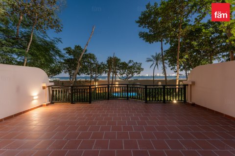 Huoneisto Palm Jumeirah, Dubai, Arabiemiraatit 2 makuuhuonetta, 208.6 m2 № 687433 - kuva 19