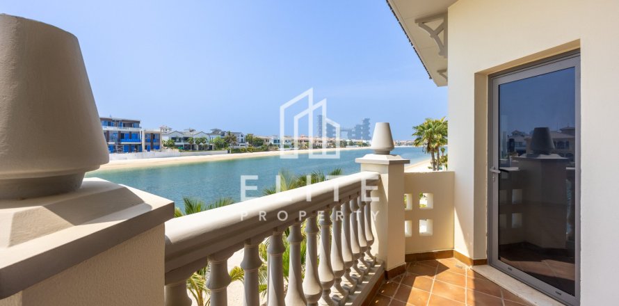 Villa in Palm Jumeirah, Dubai, UAE 5 bedrooms, 657 sq.m. № 760013