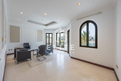 Villa in Palm Jumeirah, Dubai, UAE 5 bedrooms, 657 sq.m. № 760013 - photo 7