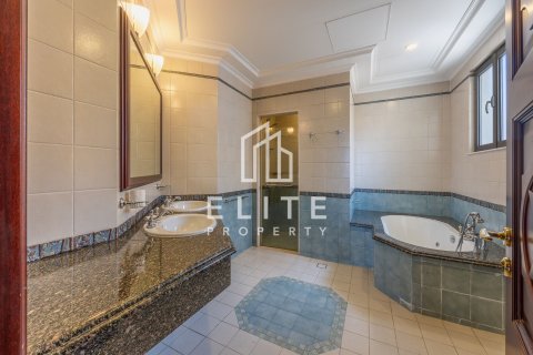 Villa in Palm Jumeirah, Dubai, UAE 5 bedrooms, 657 sq.m. № 760013 - photo 9