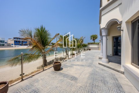 Villa in Palm Jumeirah, Dubai, UAE 5 bedrooms, 657 sq.m. № 760013 - photo 2