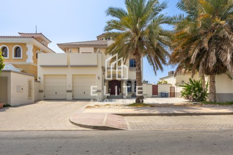 Villa in Palm Jumeirah, Dubai, UAE 5 bedrooms, 657 sq.m. № 760013 - photo 15