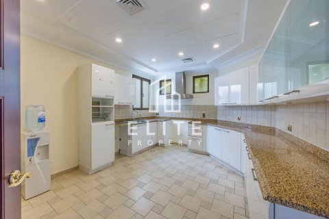 Villa in Palm Jumeirah, Dubai, UAE 5 bedrooms, 657 sq.m. № 760013 - photo 5