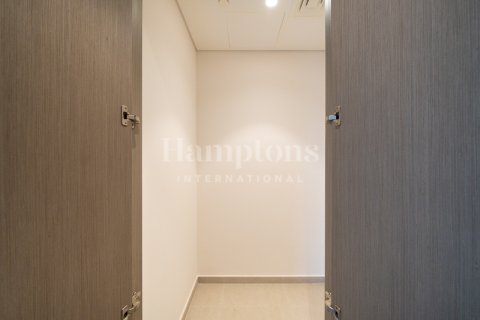 Apartment in Palm Jumeirah, Dubai, UAE 2 bedrooms, 134.52354400 sq.m. № 595734 - photo 11