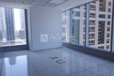 Office in Jumeirah Lake Towers, Dubai, UAE 177.5 sq.m. № 619598 - photo 4