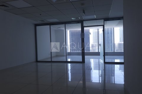 Office in Jumeirah Lake Towers, Dubai, UAE 177.5 sq.m. № 619598 - photo 5