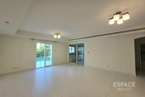 Vila u Arabian Ranches, Dubai, UAE 3 spavaćih soba, 228 m2 Br. 661324 - fotografija 2