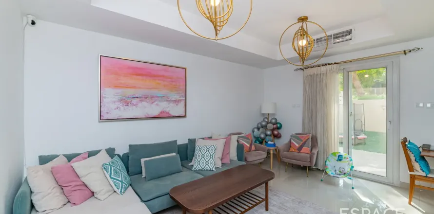 Villa i The Springs, Dubai, UAE 2 soveværelser, 153 kvm № 661326