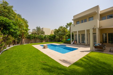 Villa para arrendamento em Arabian Ranches, Dubai, EAU 3 quartos, 329.99 m2 № 764394 - foto 15